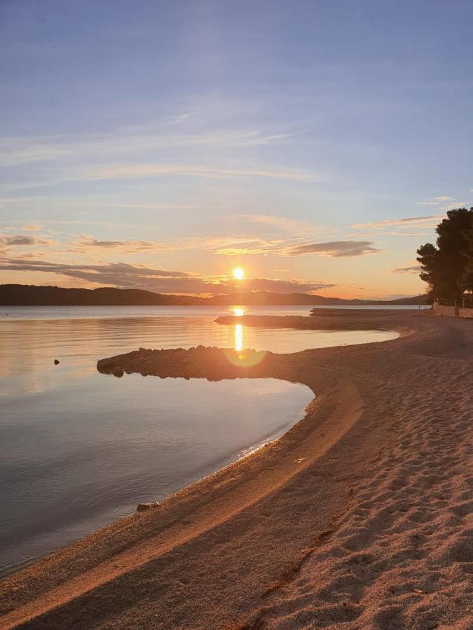 Studio Apartman Violeta II - 50M From The Beach Trogir Bagian luar foto