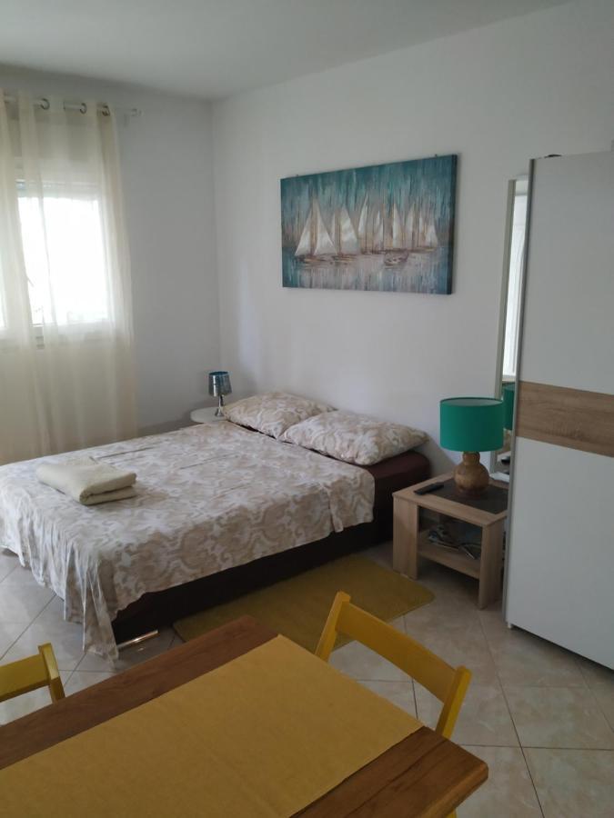 Studio Apartman Violeta II - 50M From The Beach Trogir Bagian luar foto