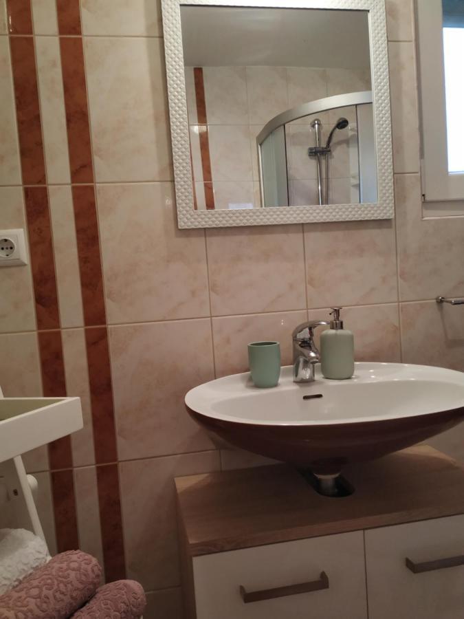 Studio Apartman Violeta II - 50M From The Beach Trogir Bagian luar foto