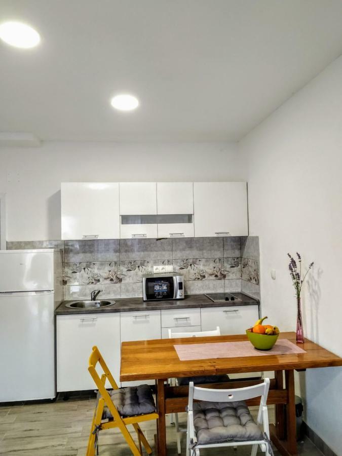Studio Apartman Violeta II - 50M From The Beach Trogir Bagian luar foto