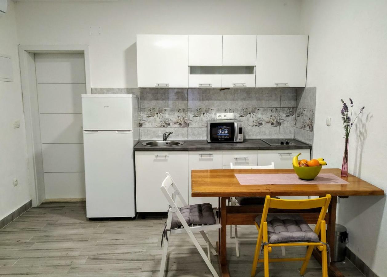 Studio Apartman Violeta II - 50M From The Beach Trogir Bagian luar foto
