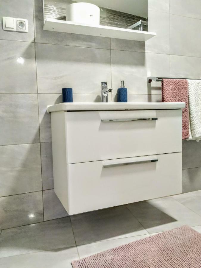 Studio Apartman Violeta II - 50M From The Beach Trogir Bagian luar foto