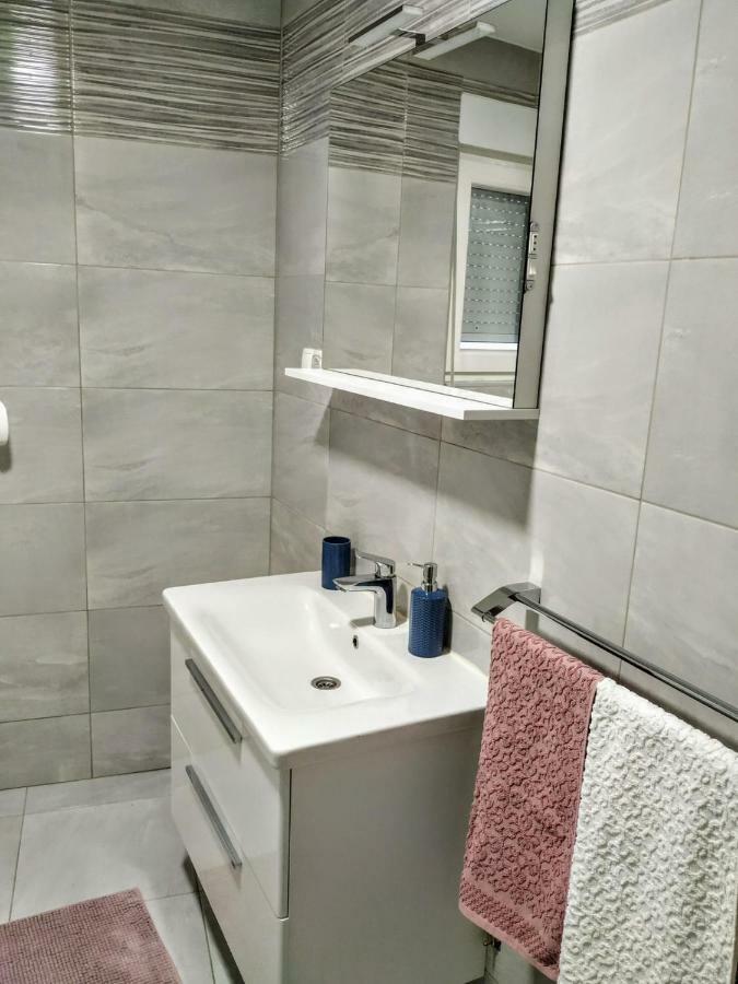 Studio Apartman Violeta II - 50M From The Beach Trogir Bagian luar foto