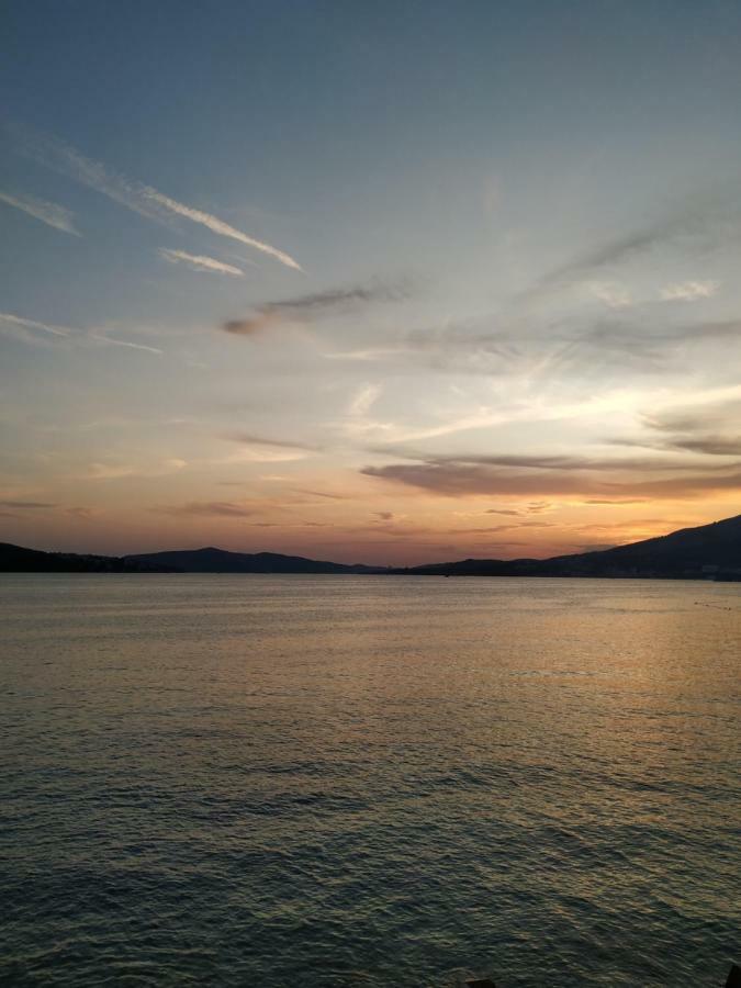 Studio Apartman Violeta II - 50M From The Beach Trogir Bagian luar foto